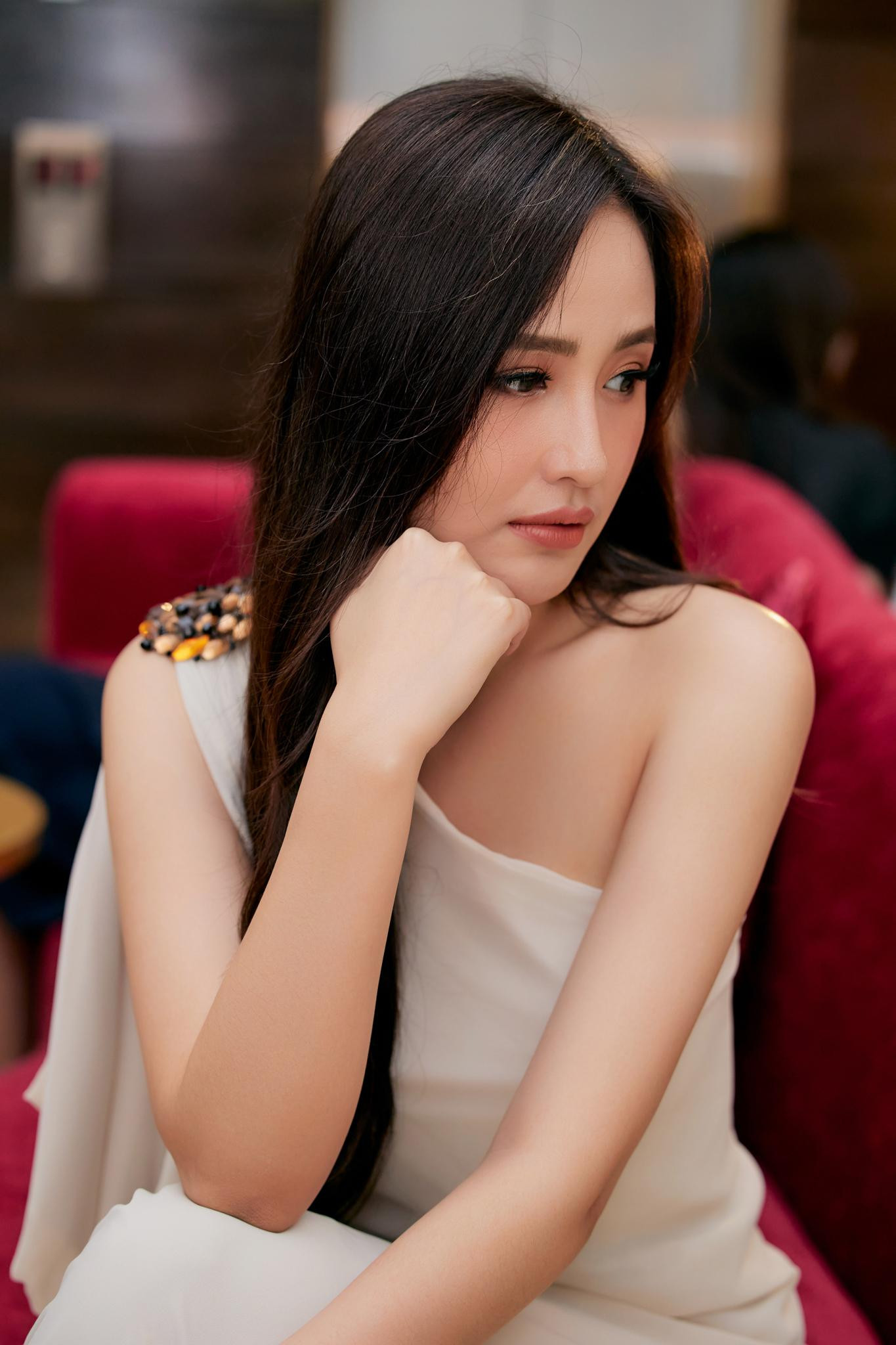 Sau nhiều năm rút lui và không còn hoạt động showbiz, mỗi lần xuất hiện của Hoa hậu Việt Nam 2006 đều gây chú ý.