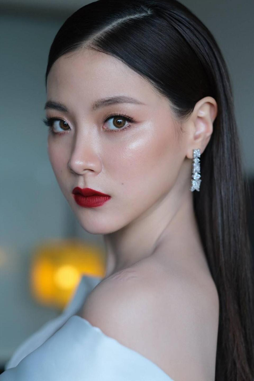 Sở hữu nhan sắc xinh đẹp lộng lẫy và tài năng diễn xuất ấn tượng, Baifern Pimchanok hiện đang là một trong những mỹ nhân hàng đầu của xứ chùa Vàng.