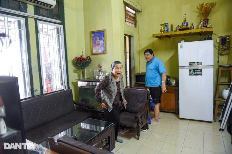 Cuộc sống bên trong nhà Pháp cổ số 57B Hàng Bồ. Cuộc sống bên trong nhà Pháp cổ số 57B Hàng Bồ.