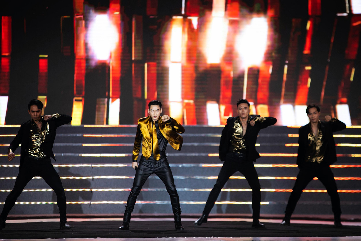 Sự xuất hiện của ca sĩ Mỹ Tâm và Isaac trở thành điểm nhấn của chương trình.