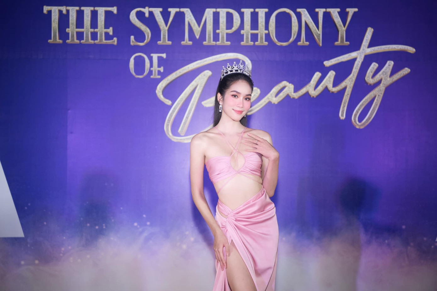 Mặc dù vậy với chiều cao ấn tượng và số đo hình thể đẹp mắt nên Phương Anh vẫn tự tin khoe vóc dáng mỗi khi &apos;lên đồ&apos; sexy.