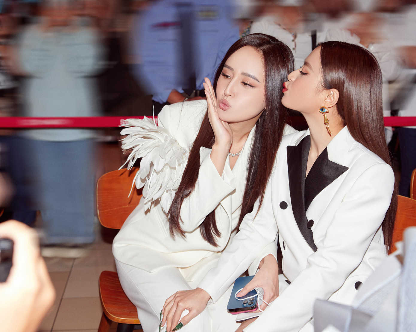 Hai người đẹp là cặp bạn thân thiết trong showbiz.