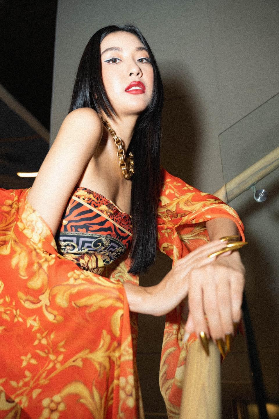 Á hậu Thuý Vân cá tính trong bộ váy hoạ tiết lạ mắt. Á hậu Thuý Vân cá tính trong bộ váy hoạ tiết lạ mắt.