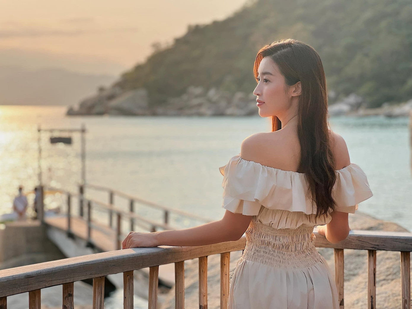 Người đẹp khoe nhan sắc nhẹ nhàng, quyến rũ khiến fans trầm trồ.