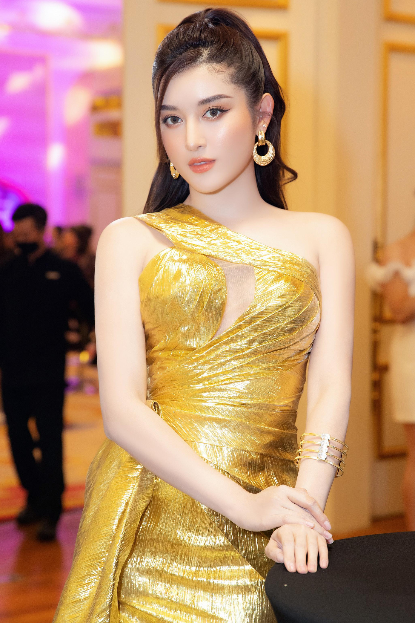 Thời gian này, Huyền My tập trung công việc MC và hiện dẫn dắt một chương trình thể thao.