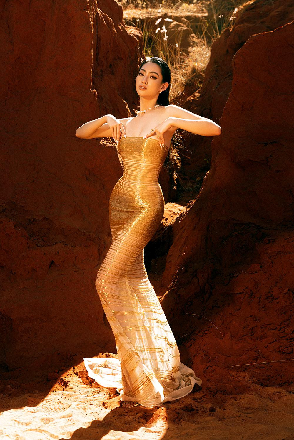 Trong một bộ ảnh thời trang trước đó, Hoa hậu Lương Thùy Linh cũng diện thiết kế tông màu vàng gold tuyệt đẹp này.
