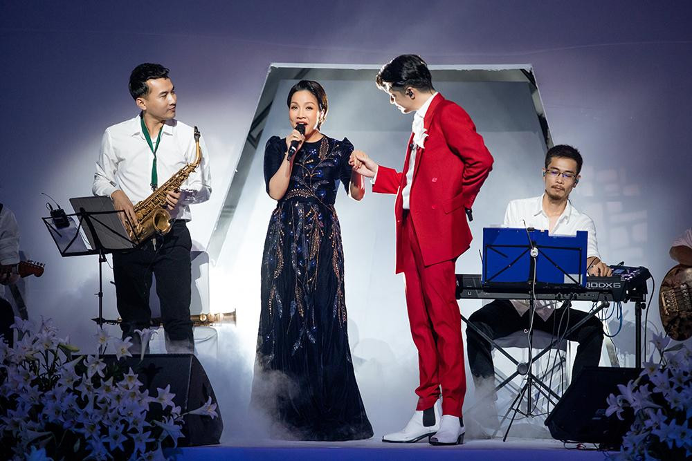 Noo Phước Thịnh song ca với diva Mỹ Linh.