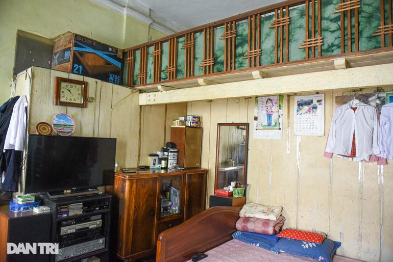 Hiện tại, các hộ dân sống trong biệt thự 57B Hàng Bồ đều có nhà bếp và khu vực vệ sinh riêng. Hiện tại, các hộ dân sống trong biệt thự 57B Hàng Bồ đều có nhà bếp và khu vực vệ sinh riêng.