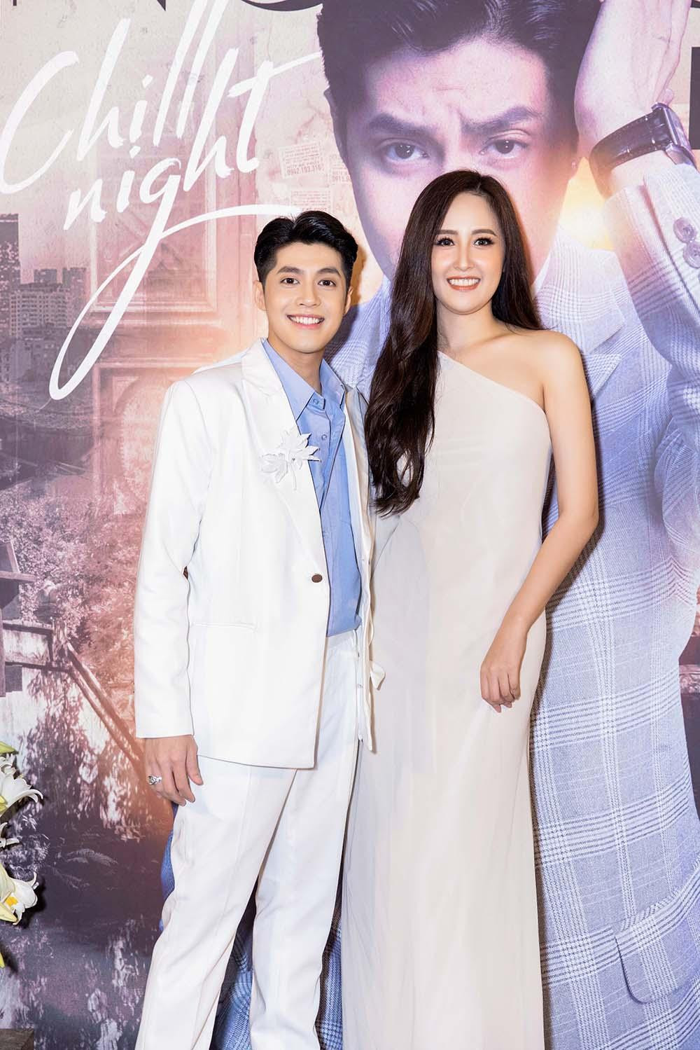 Mai Phương Thúy hội ngộ nam ca sĩ Noo Phước Thịnh tại đêm nhạc của anh ở Hà Nội tối 27/4.