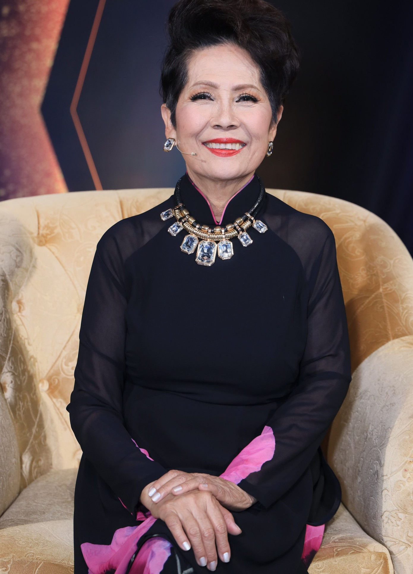 NSND Hồng Vân tự nhủ 'uốn lưỡi bảy lần' khi ngồi ghế nóng 'Tinh hoa hội tụ' ảnh 3