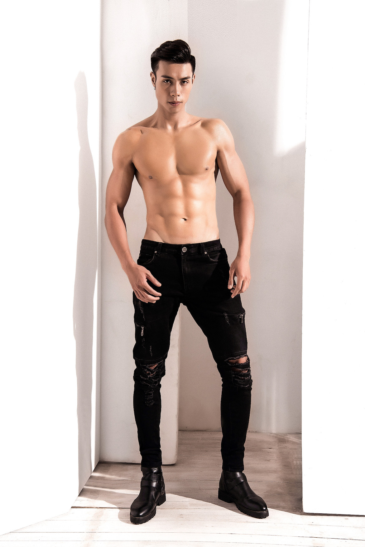 Ngắm body 6 múi cực đỉnh của dàn top 5 Mister Việt Nam 2019 ảnh 1