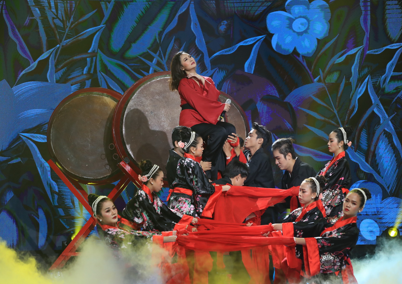 Hà Thuý Anh bật khóc khi lên ngôi quán quân 'Hãy nghe tôi hát' ảnh 3