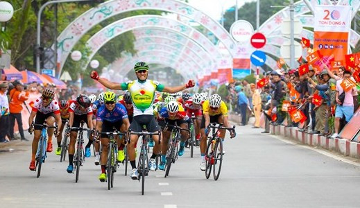 TP HCM bắn pháo hoa phục vụ nhân dân dịp lễ 30/4 ảnh 2