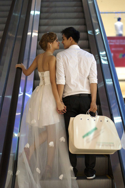 Kể từ khi công khai tình yêu, họ được các fan trẻ tuổi rất ủng hộ và xem là một đôi tình nhân 'trai tài, gái sắc' của showbiz Việt