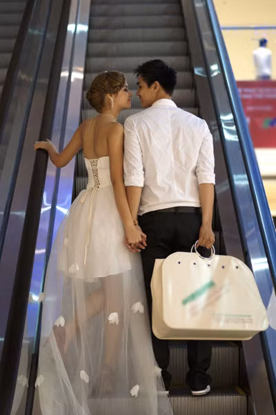 Kể từ khi công khai tình yêu, họ được các fan trẻ tuổi rất ủng hộ và xem là một đôi tình nhân 'trai tài, gái sắc' của showbiz Việt