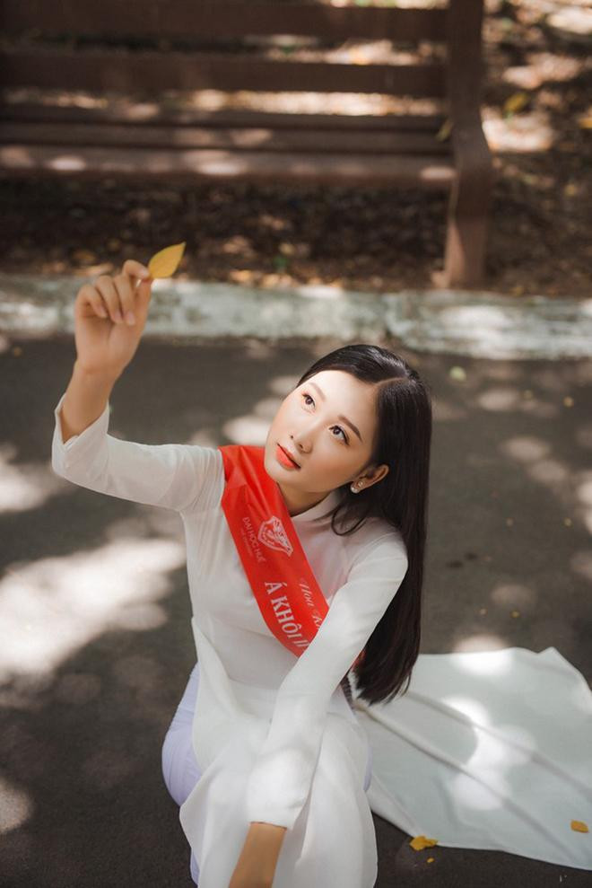 Quế Anh sở hữu nhan sắc mỏng manh, tinh khiết như một 'nàng thơ xứ Huế'.