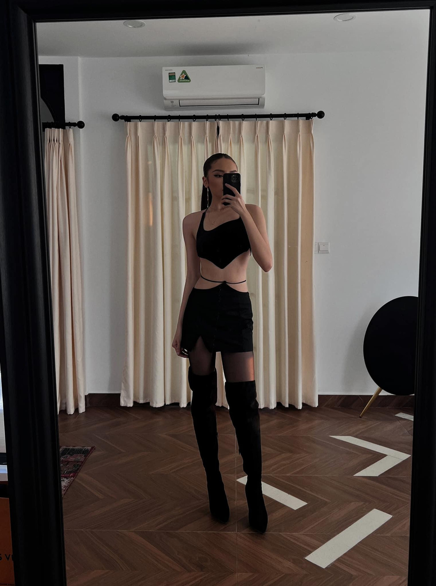 Nàng hậu gốc Nam Định tự tin khoe thân hình cực kỳ săn chắc và quyến rũ nhờ thói quen tập luyện thể thao.