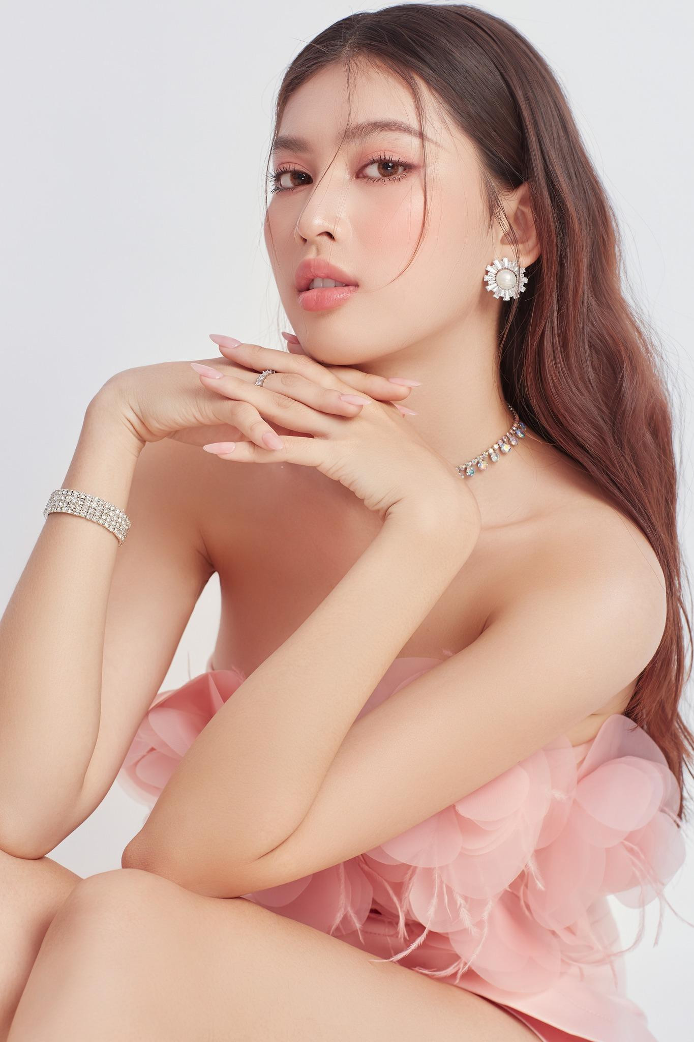 Sau 1 năm giành được ngôi vị Á hậu cao quý, cô đã định hướng được phong cách mà mình muốn theo đuổi, khẳng định được cá tính thông qua những bộ trang phục và mang đến hình ảnh chỉnh chu nhất cho công chúng. Sau 1 năm giành được ngôi vị Á hậu cao quý, cô đã định hướng được phong cách mà mình muốn theo đuổi, khẳng định được cá tính thông qua những bộ trang phục và mang đến hình ảnh chỉnh chu nhất cho công chúng.