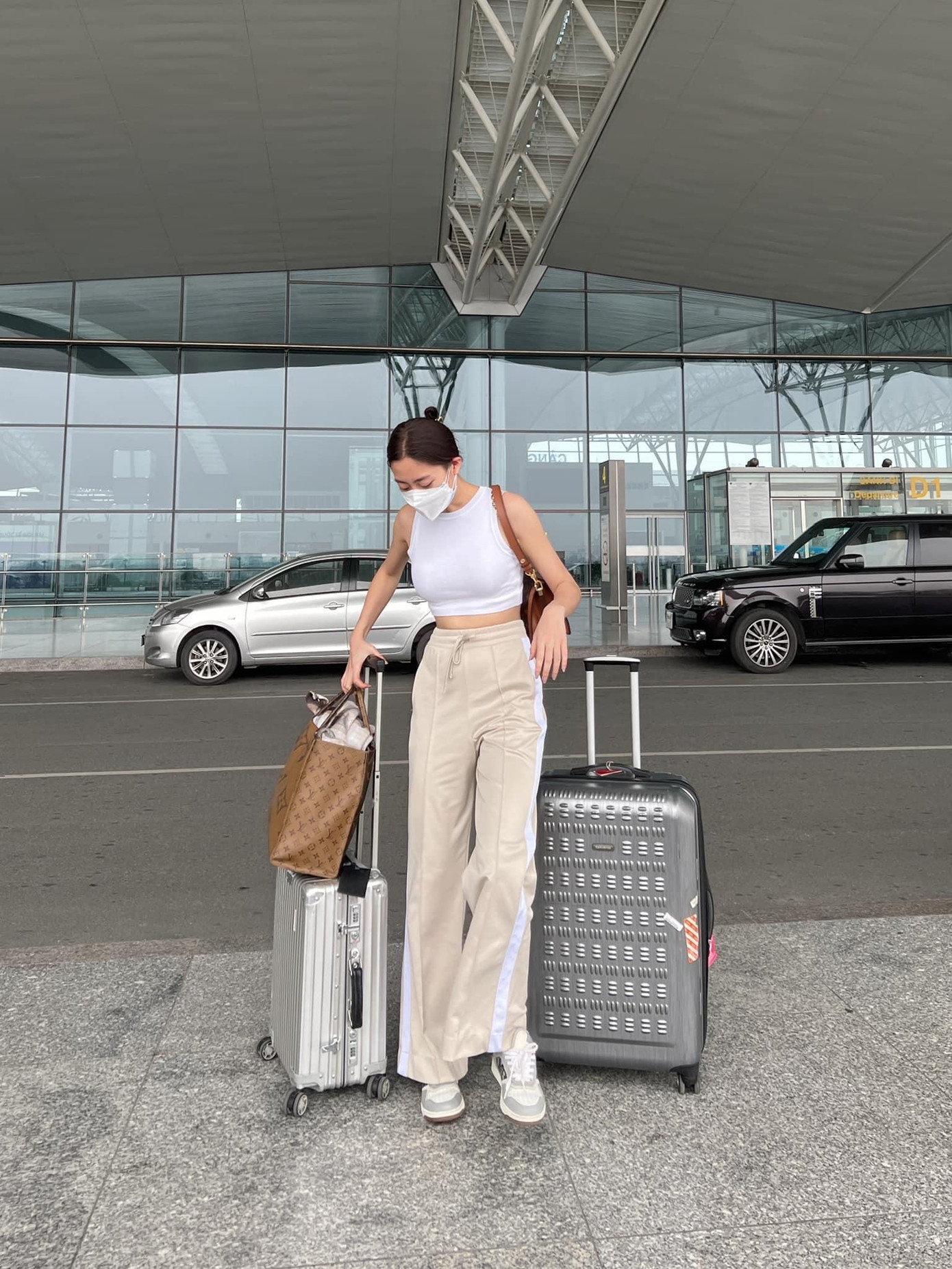 Được biết người đẹp cũng bay sang Pháp để tham dự cùng sự kiện với Á hậu Phương Anh.