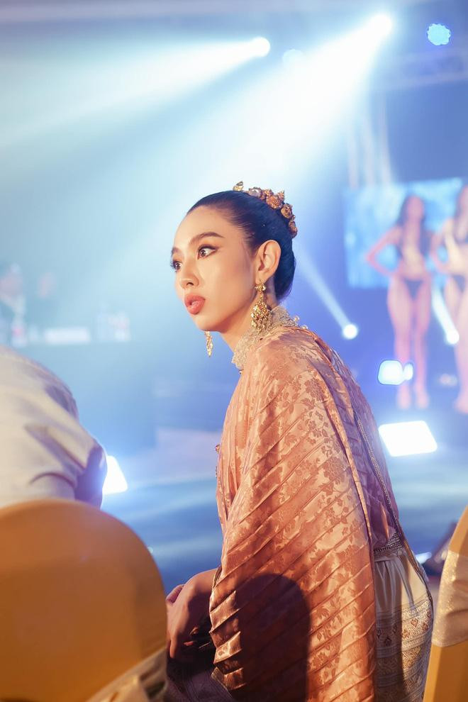 Người đẹp nhiều lần tự đăng tải những hình ảnh bị 'dìm hàng' của chính mình lên trang cá nhân.