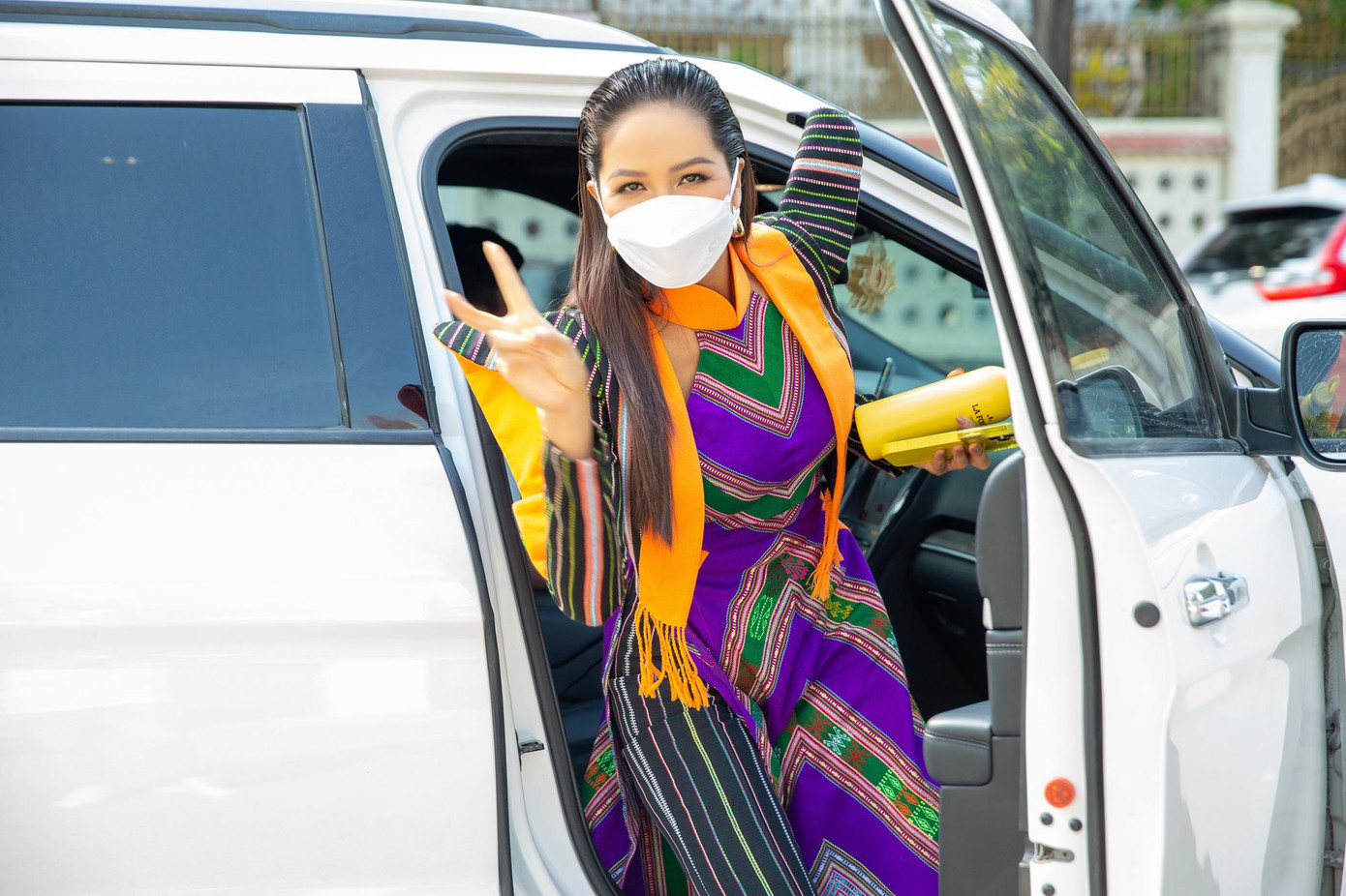 Mới đây, Hoa hậu H'Hen Niê vừa xuất hiện rực rỡ với vai trò đại sứ hình ảnh của Lễ hội Áo dài Thành phố Hồ Chí Minh lần thứ 8 năm 2022.