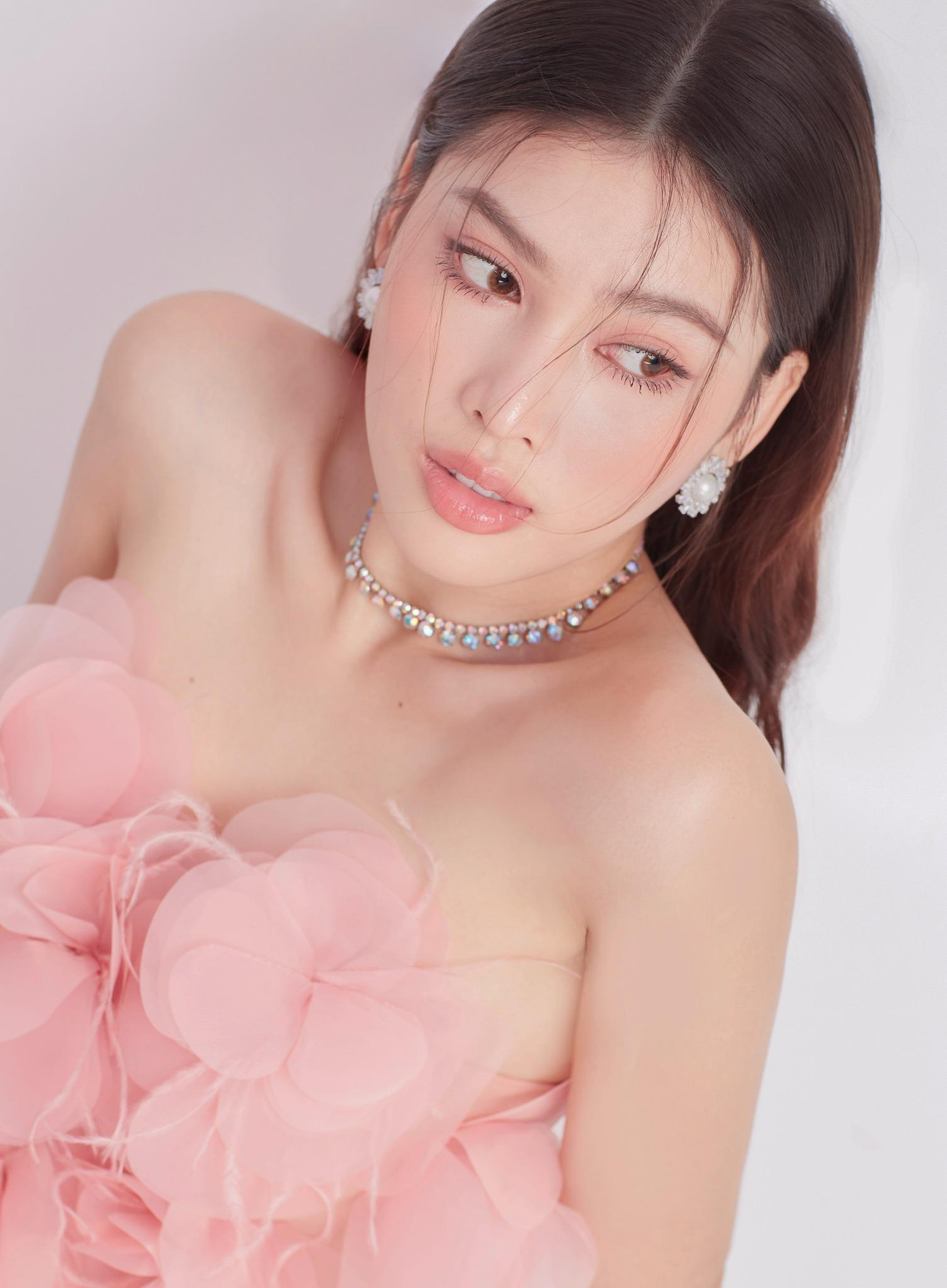 Với những chia sẻ về dự định mới của mình, các fans sắc đẹp Việt cũng đang rất mong mỏi và chờ đợi nhan sắc sinh năm 2000 này sẽ tiếp tục đại diện Việt Nam tại một cuộc thi quốc tế trong thời gian tới. Với những chia sẻ về dự định mới của mình, các fans sắc đẹp Việt cũng đang rất mong mỏi và chờ đợi nhan sắc sinh năm 2000 này sẽ tiếp tục đại diện Việt Nam tại một cuộc thi quốc tế trong thời gian tới.