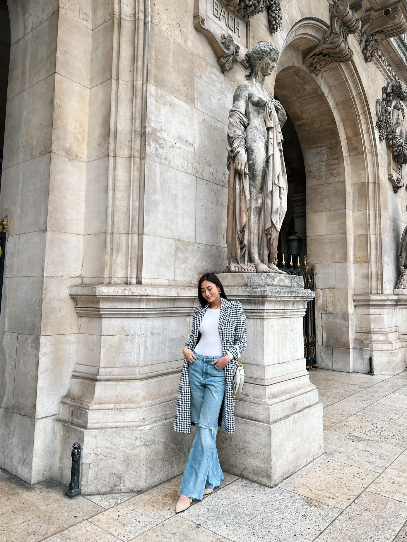 Nàng hậu sẽ ở lại Pháp từ ngày 3/3 đến ngày 11/3 để tham dự Paris Fashion Week với vai trò khách mời tại show diễn của thương hiệu Elie Saab diễn ra vào ngày 5/3. Nàng hậu sẽ ở lại Pháp từ ngày 3/3 đến ngày 11/3 để tham dự Paris Fashion Week với vai trò khách mời tại show diễn của thương hiệu Elie Saab diễn ra vào ngày 5/3.