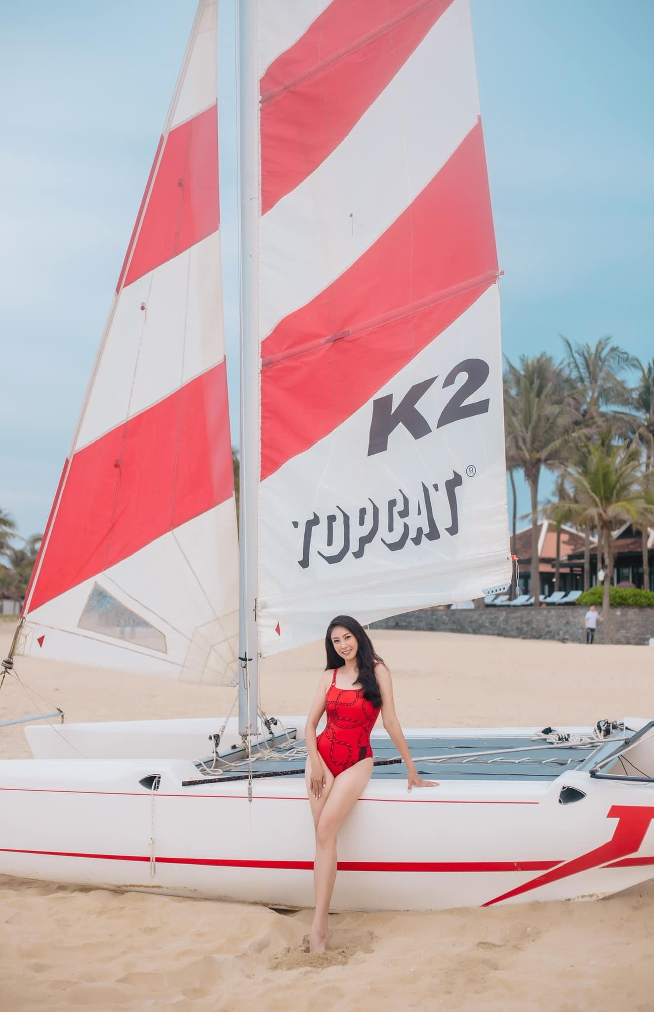 Nhan sắc rạng rỡ và gợi cảm của Hà Kiều Anh ở tuổi tứ tuần từ lâu đã trở thành niềm ngưỡng mộ với nhiều đàn em trong showbiz. Cô cũng được coi là một trong những 'mỹ nhân không tuổi' của làng giải trí Việt.