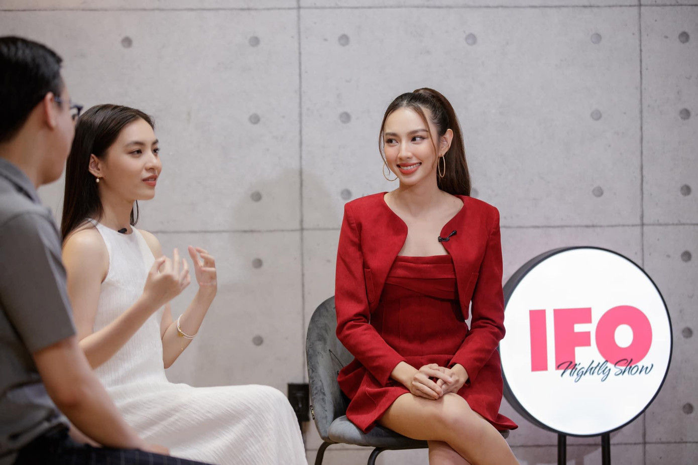 Cách phối đồ thông minh của Thuỳ Tiên được đánh giá là rất phù hợp với tính chất trang trọng của sự kiện mà cô tham dự.