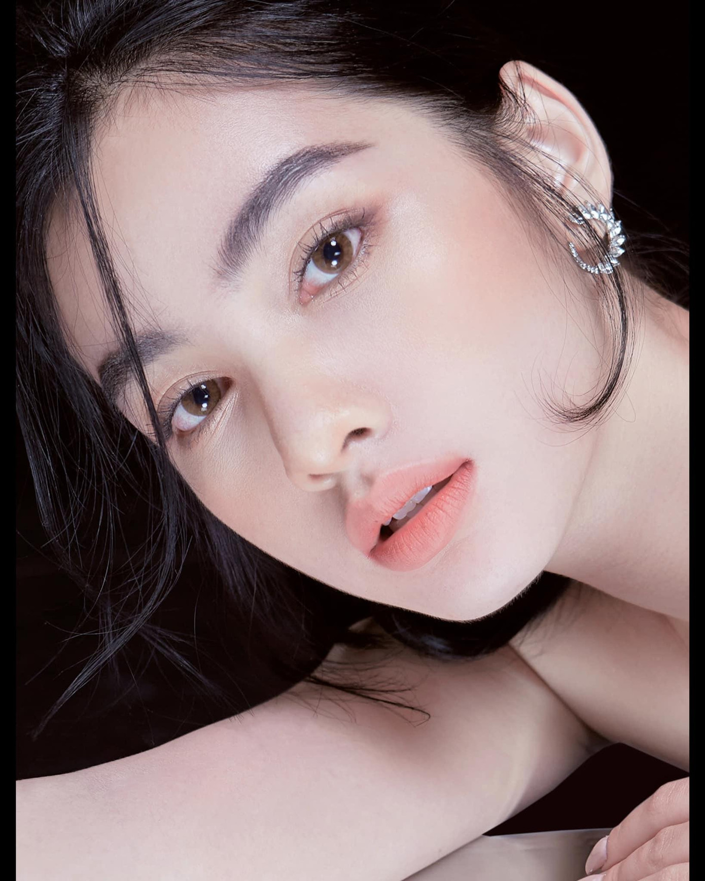 Người đẹp miền Tây khoe nhan sắc ngày càng xinh đẹp và quyến rũ.