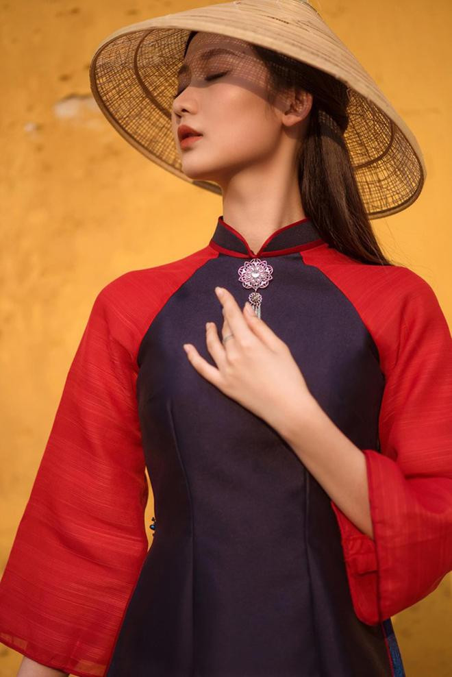Người đẹp xứ Huế từng gây 'thương nhớ' trong rất nhiều bộ ảnh áo dài.