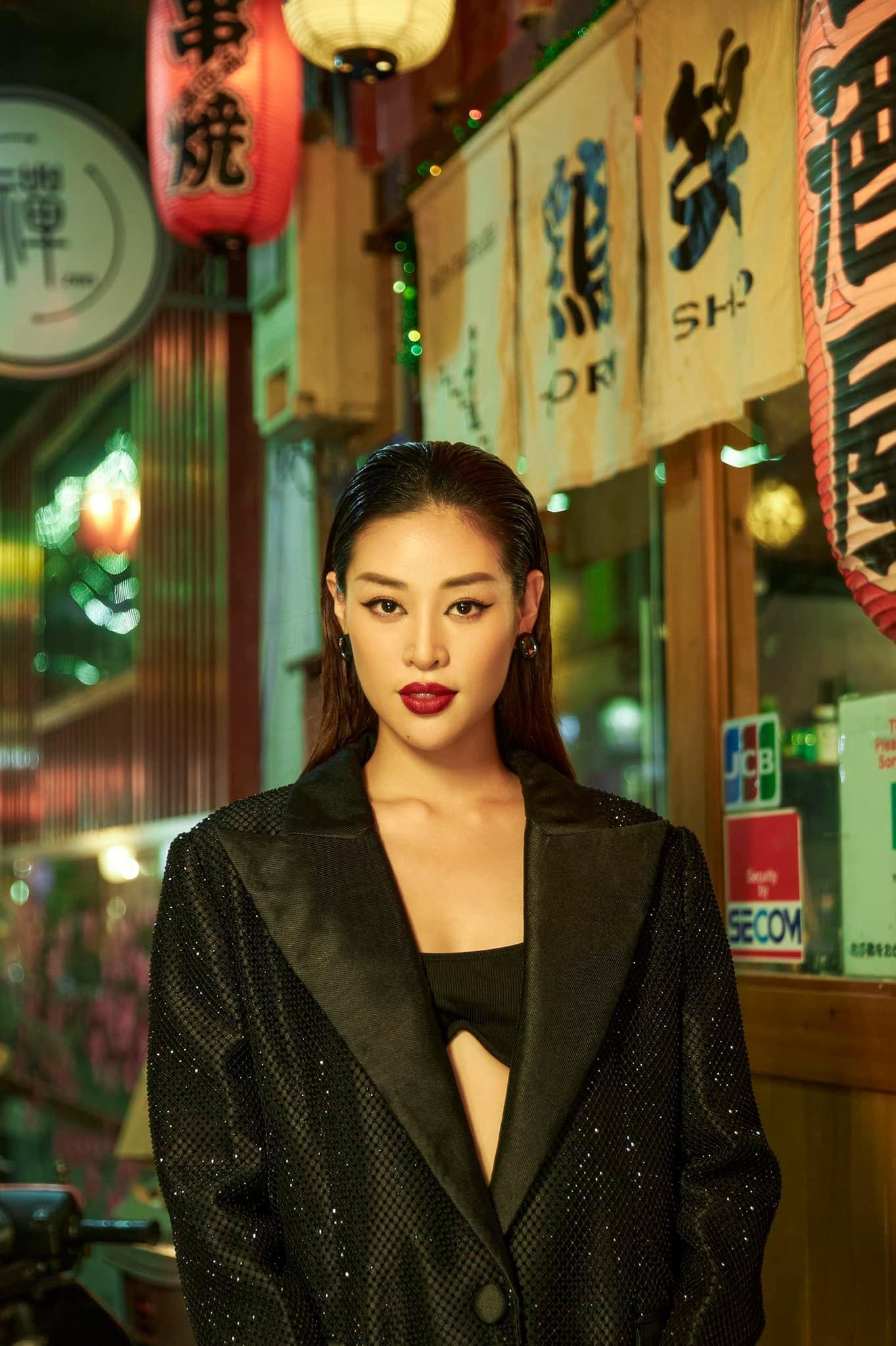 Hoa hậu Khánh Vân diện mốt khoe áo ngực táo bạo và gợi cảm. Hoa hậu Khánh Vân diện mốt khoe áo ngực táo bạo và gợi cảm.