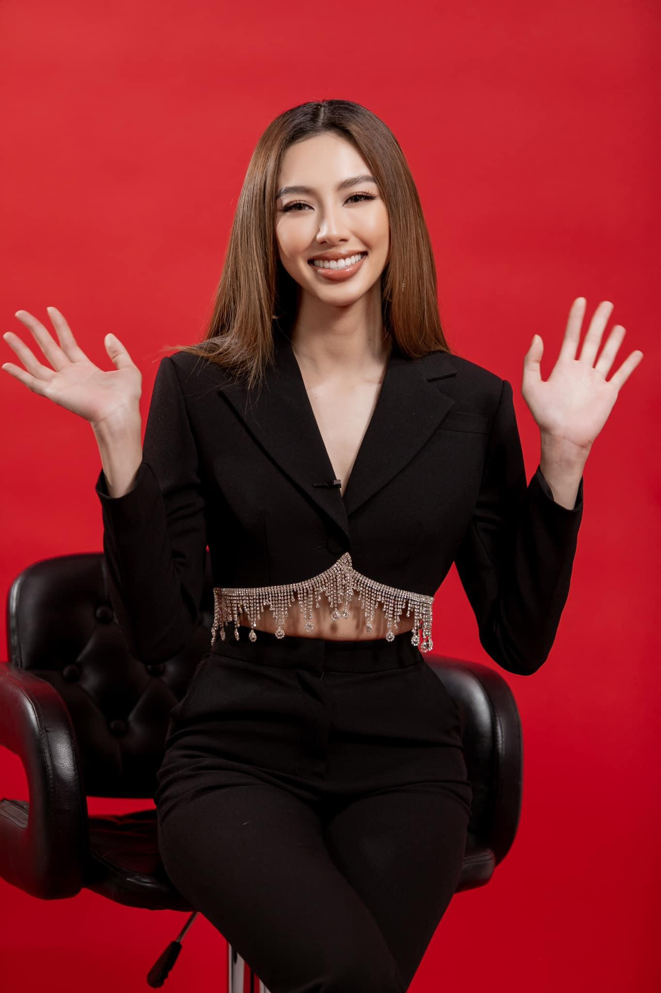 Có thể nói thiết kế ấn tượng này đều rất phù hợp với sắc vóc của Thuỳ Tiên và Đỗ Thị Hà.