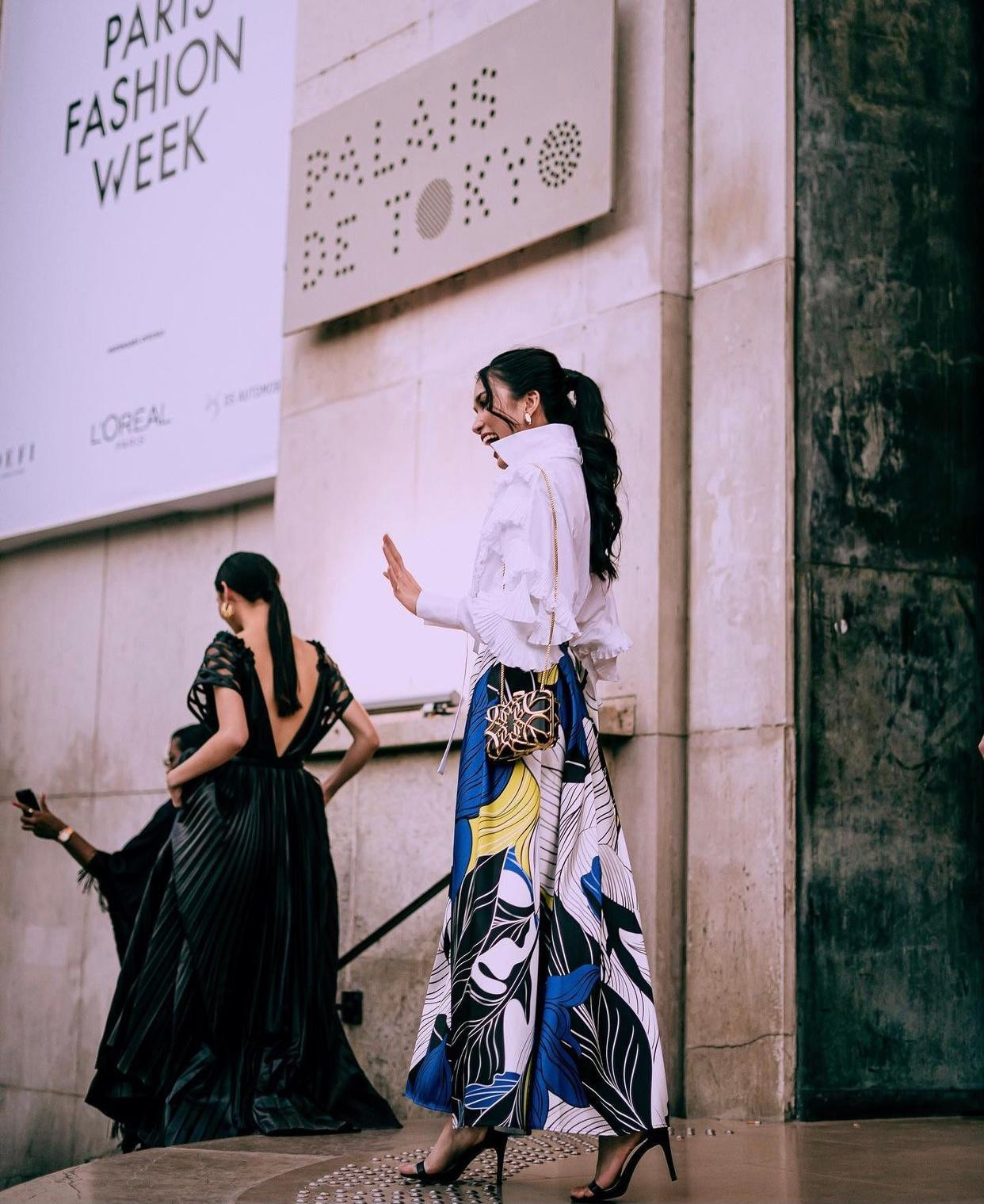 Sự xuất hiện của hai người đẹp đã thu hút sự chú ý của các nhiếp ảnh gia tác nghiệp tại khuôn khổ sự kiện. Sự xuất hiện của hai người đẹp đã thu hút sự chú ý của các nhiếp ảnh gia tác nghiệp tại khuôn khổ sự kiện.