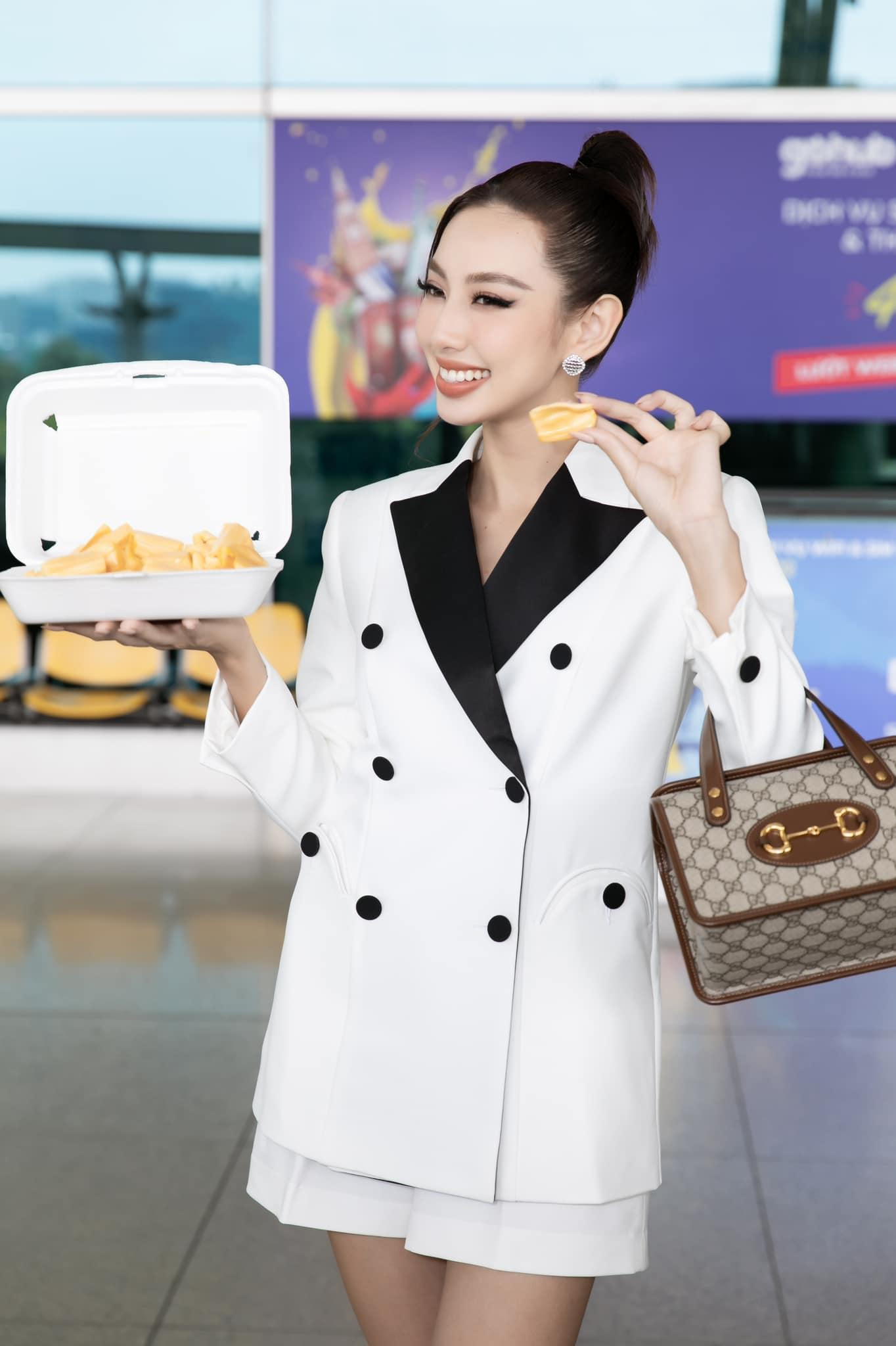 Kết thúc Latinh Tour, nàng hậu sẽ trở về Việt Nam vào cuối tháng 3 và sau đó lại tiếp tục chuyến bay đến Thái Lan vào ngày đầu tháng 4 đồng hành cùng cuộc thi Miss Grand Thailand.