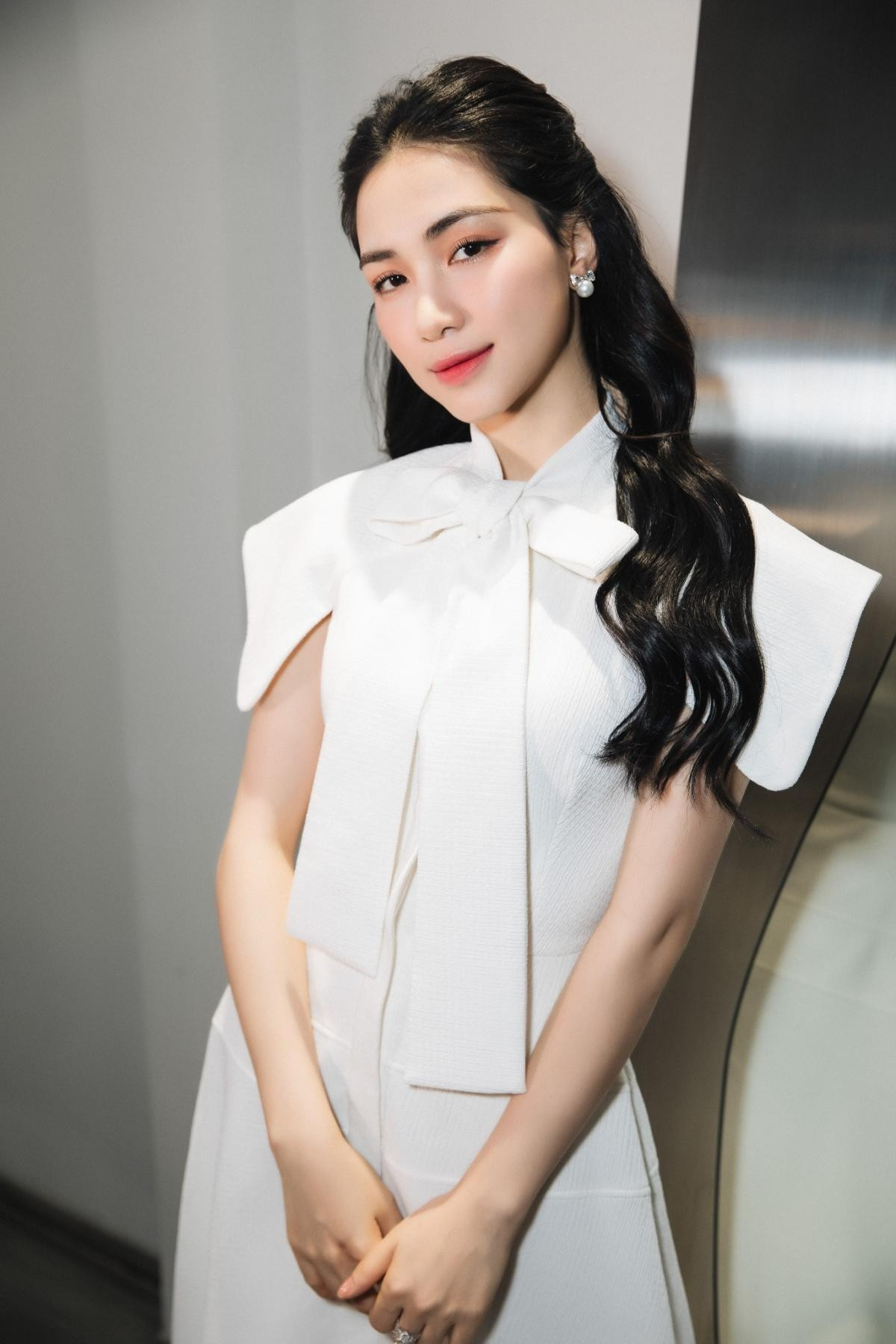 Thiết kế giúp cho nữ ca sĩ đẹp nền nã và yêu kiều. Thiết kế giúp cho nữ ca sĩ đẹp nền nã và yêu kiều.