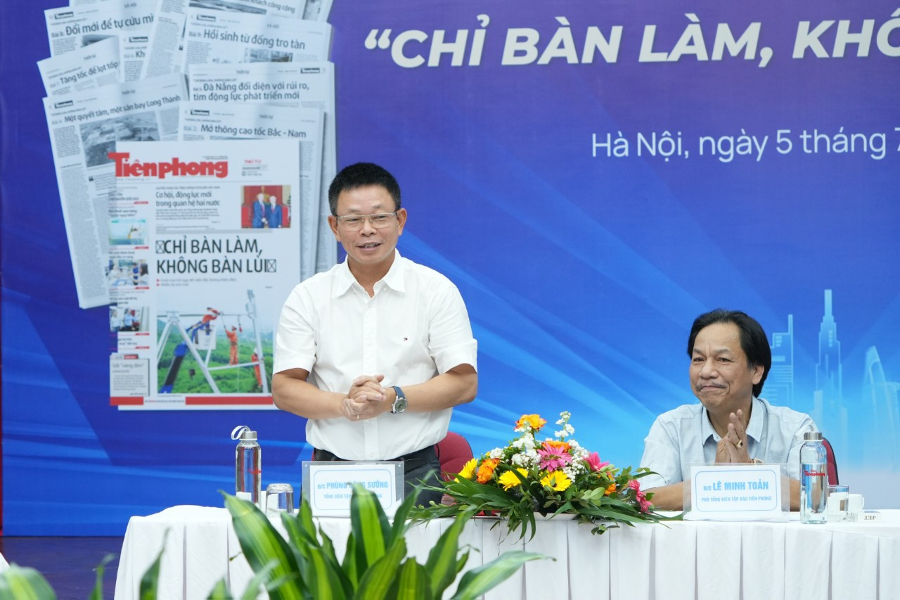 Nhà báo Phùng Công Sưởng – Tổng Biên tập báo Tiền Phong. Nhà báo Phùng Công Sưởng – Tổng Biên tập báo Tiền Phong.