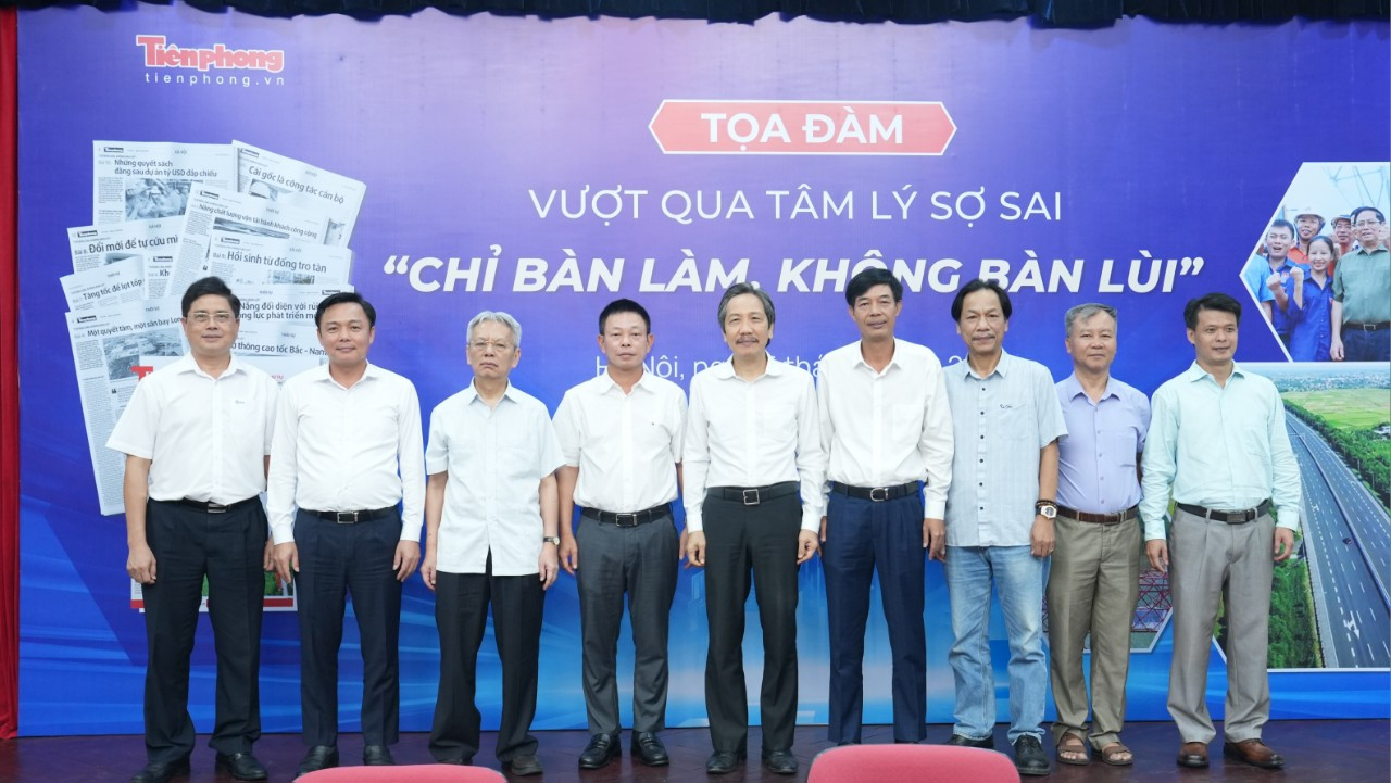 Tham dự cuộc tọa đàm có đại diện các cơ quan quản lý, đại diện các tập đoàn, tổng công ty và các chuyên gia. Ảnh: Hoàng Mạnh Thắng Tham dự cuộc tọa đàm có đại diện các cơ quan quản lý, đại diện các tập đoàn, tổng công ty và các chuyên gia. Ảnh: Hoàng Mạnh Thắng