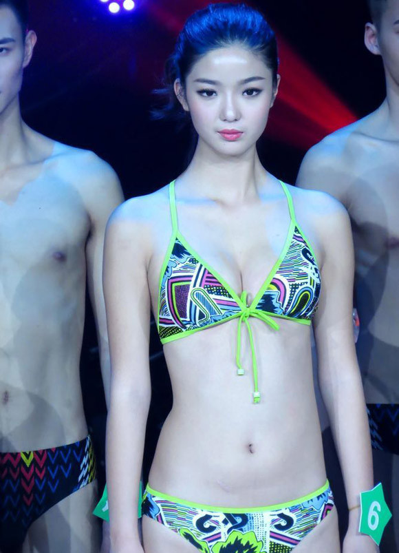 Sau cuộc thi, rất nhiều hình ảnh của Âu Dương Tĩnh được đăng tải cùng những lời ca ngợi sắc đẹp của cô