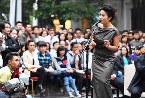 Một Mỹ Linh nhiệt thành xuống phố cũng âm nhạc