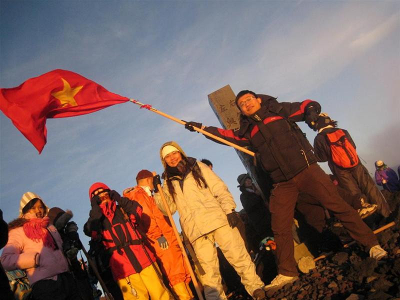 Đọng lại trong họ là những cảm giác chinh phục thật thú vị sau hơn chục tiếng leo và leo, là những kỷ niệm thật khó phai mà bất cứ thành viên nào cũng có được.