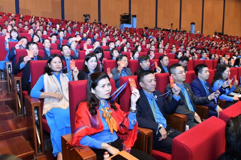 Cần thực hiện đồng bộ các giải pháp để phát triển số lượng đoàn viên công đoàn. Cần thực hiện đồng bộ các giải pháp để phát triển số lượng đoàn viên công đoàn.