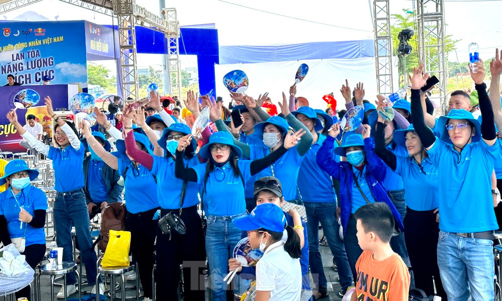 Tổ chức nhiều hoạt động chăm lo cho người lao động trong dịp Tết. Tổ chức nhiều hoạt động chăm lo cho người lao động trong dịp Tết.