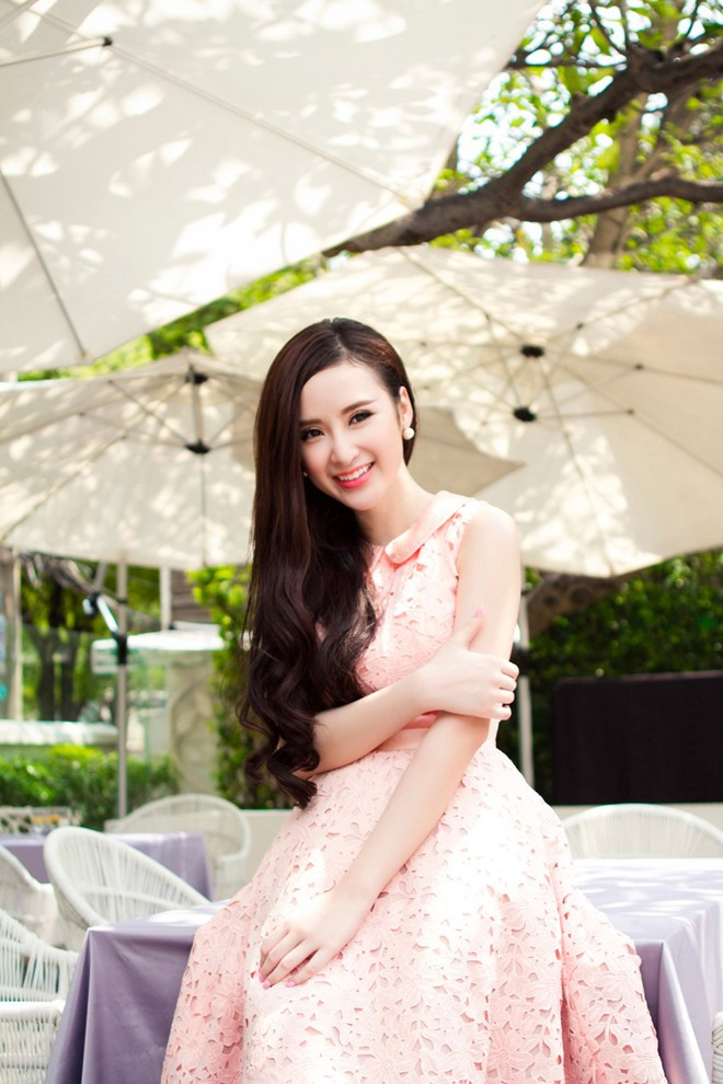 Nữ diễn viên xinh đẹp muốn lấy lại tình cảm từ người hâm mộ. Cô cho biết có thể điều này sẽ rất khó khăn nhưng cô vẫn kiên trì và không ngừng cố gắng. Cô không muốn hứa hẹn nhiều và muốn thực hiện bằng những hành động của mình