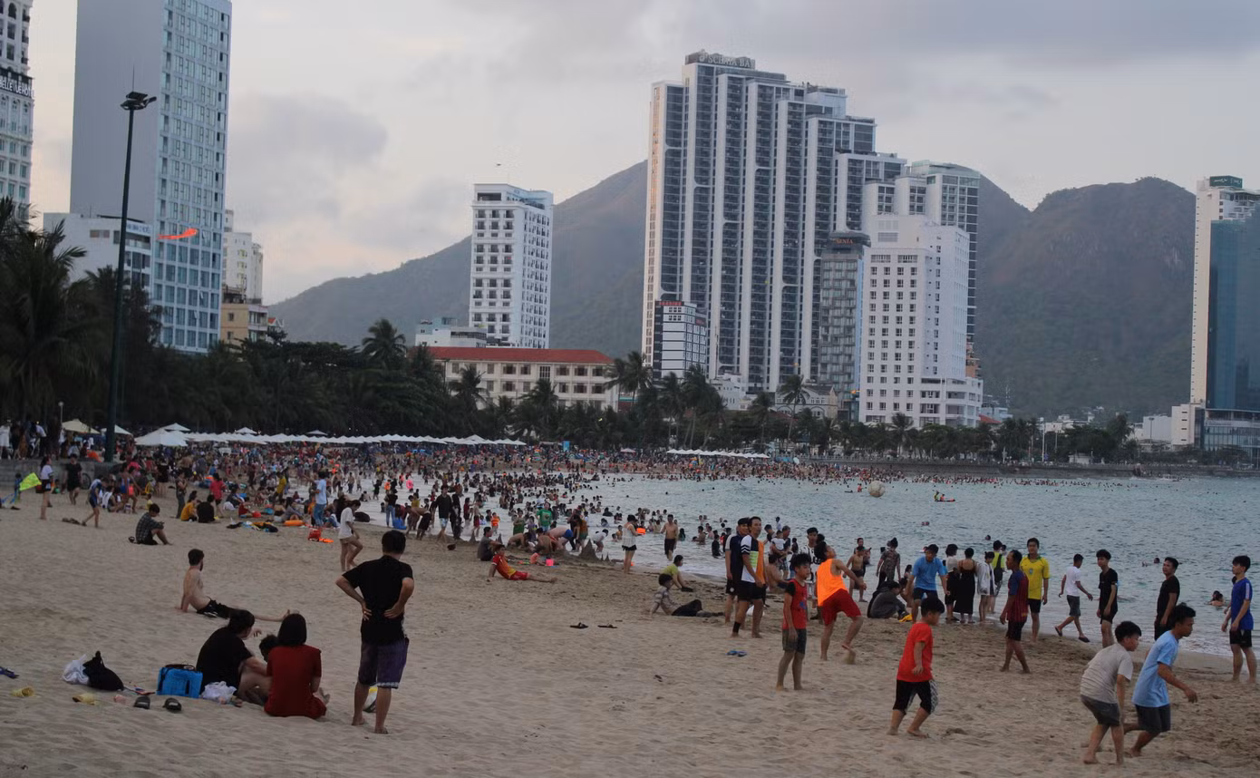 Nha Trang sẽ được phát triển thành trung tâm du lịch biển của cả nước. Nha Trang sẽ được phát triển thành trung tâm du lịch biển của cả nước.
