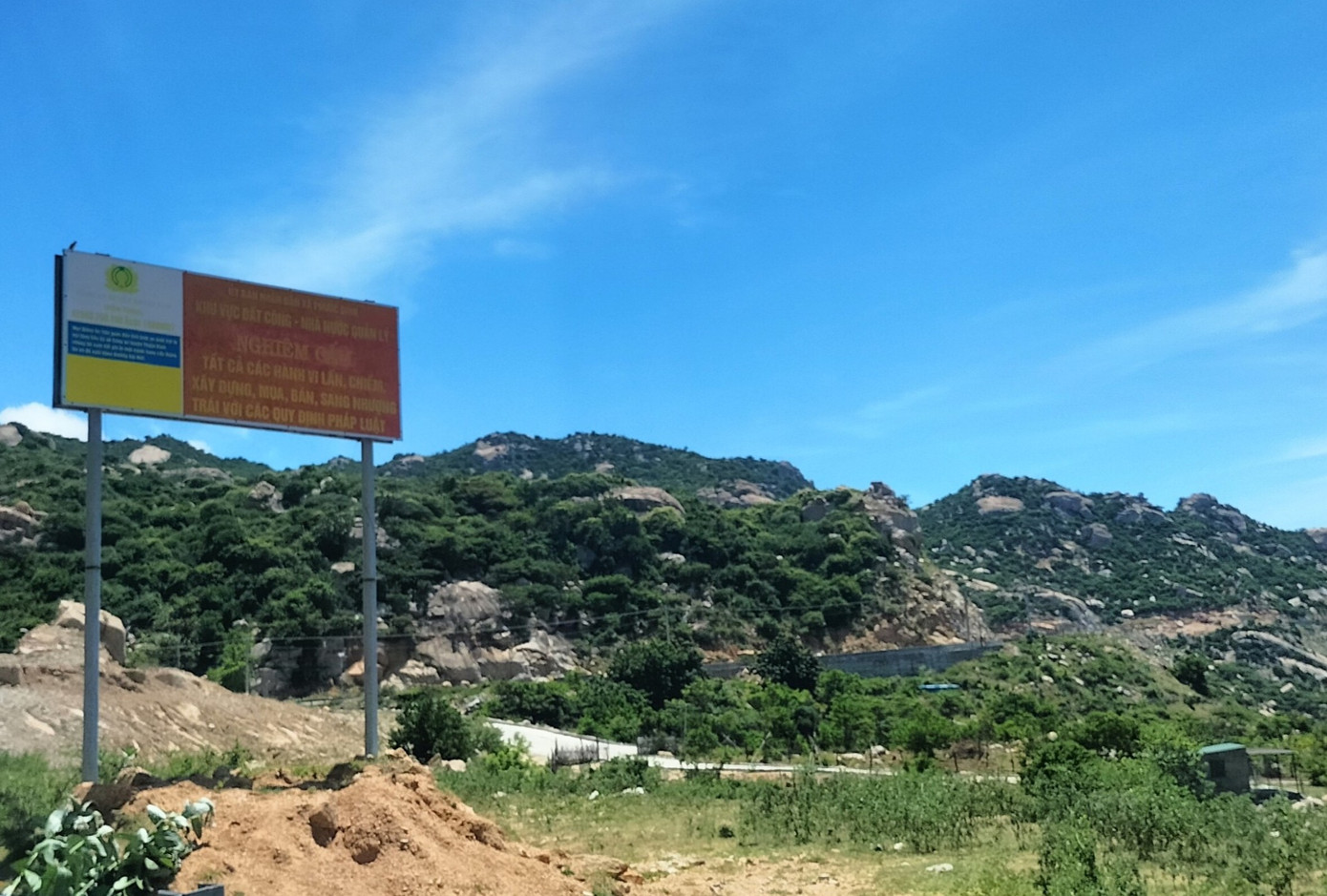 Đất rừng phòng hộ ven biển Ninh Thuận bị người dân lấn chiếm tràn lan. Ảnh L.H. Đất rừng phòng hộ ven biển Ninh Thuận bị người dân lấn chiếm tràn lan. Ảnh L.H.