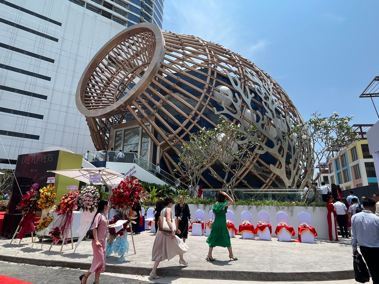 Nhà hát Đó đang là điểm đến mới tại Nha Trang hấp dẫn du khách. Ảnh: L.H