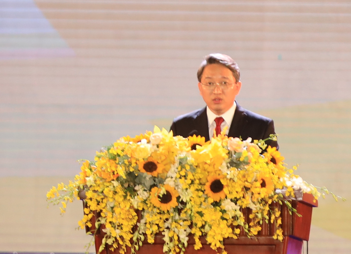 Bí thư Tỉnh uỷ Khánh Hòa Nguyễn Hải Ninh đọc diễn văn lễ kỉ niệm 370 năm xây dựng và phát triển tỉnh Khánh Hoà.