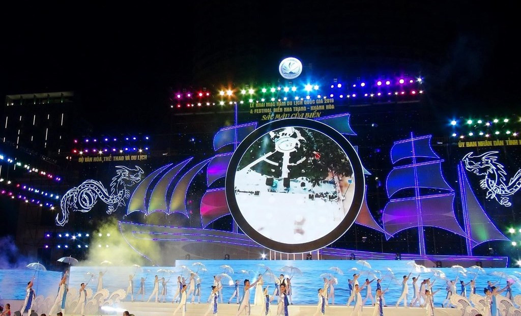 Đêm khai mạc Festival biển Nha Trang năm 2019. Ảnh: T.L.