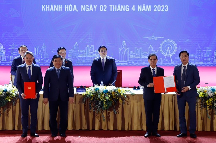 Thủ tướng chứng kiến trao quyết định cho dự án Khu đô thị ven vịnh Cam Ranh.